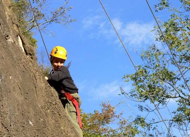  Niño en la roca Escuela 